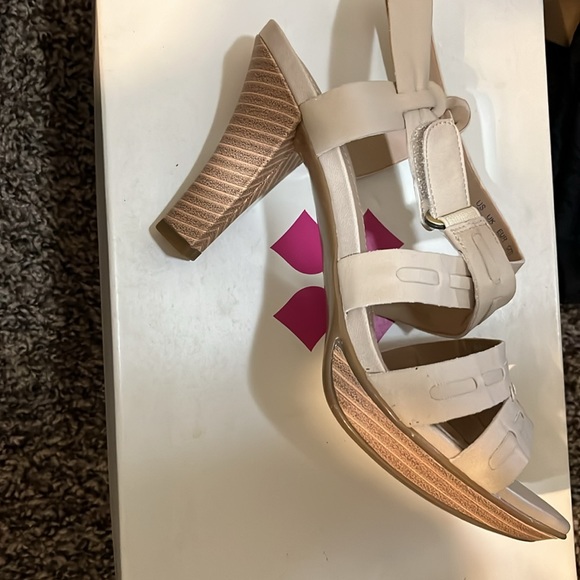 Open toe heels - Picture 2 of 2